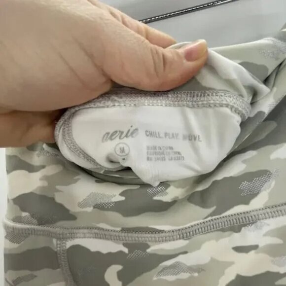 Aerie Camo Leggings Size M Chill Play Camo NWOT Camoflauge Light - Picture 4 of 7